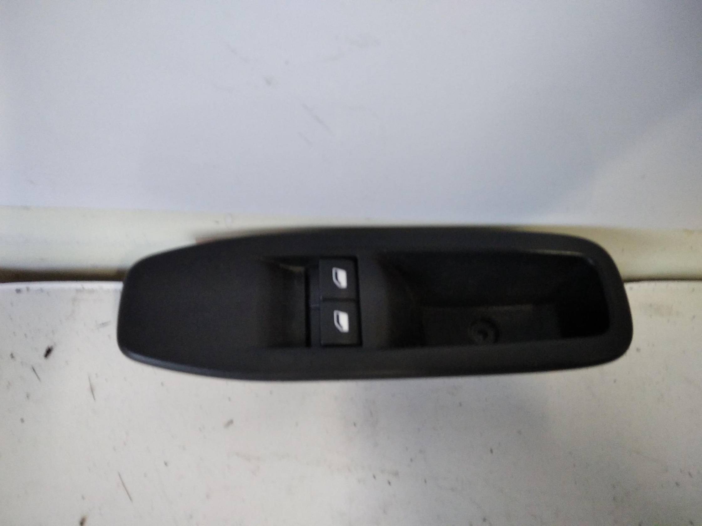 Interruttore alzacristalli porta ant.